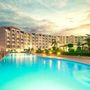 Hawaii Caesar Palace Aqua Park - Families&Couples Only